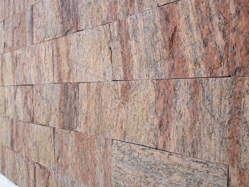 Pedras Girardi - Muro revestido com pedra madeira rosa